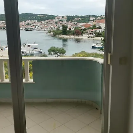 Apartment Croatika On The Beach Trogir Exterior photo
